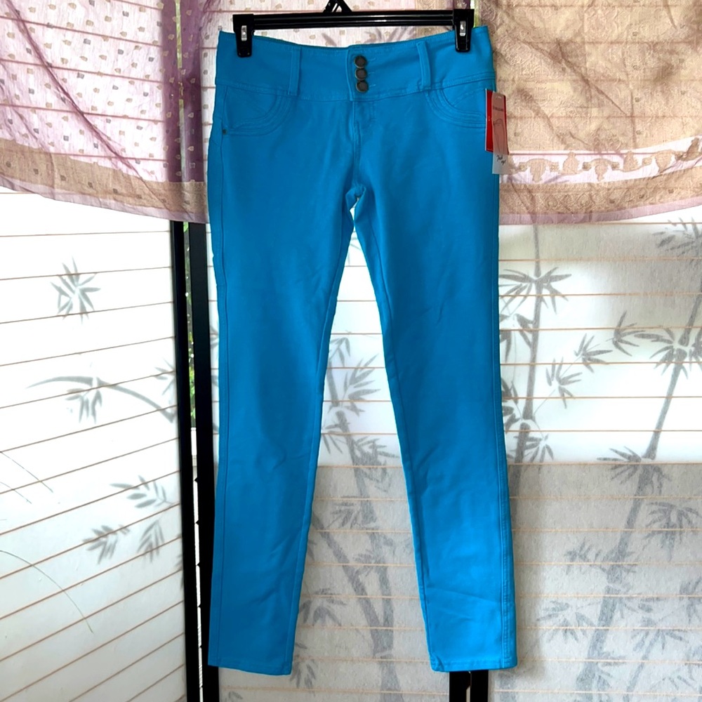Woman’s “U-Turn” Jeans Size: XL